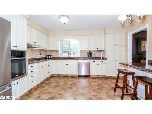 195 Little Avenue, Barrie, ON - Indoor Photo Showing Kitchen