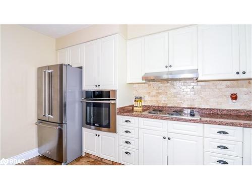 195 Little Avenue, Barrie, ON - Indoor Photo Showing Kitchen