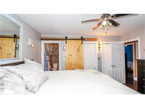 195 Little Avenue, Barrie, ON - Indoor Photo Showing Bedroom