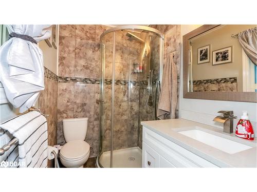 195 Little Avenue, Barrie, ON - Indoor Photo Showing Bathroom