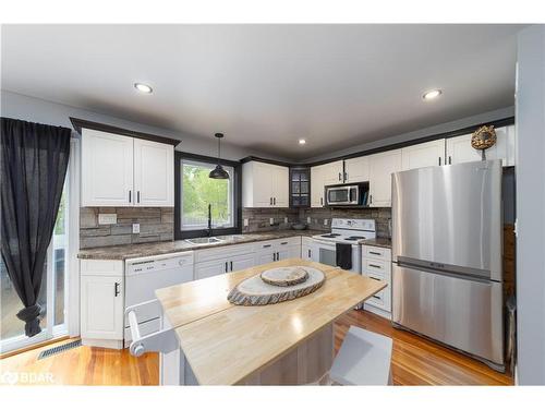 25 Elliott Street, Huntsville, ON - Indoor Photo Showing Kitchen