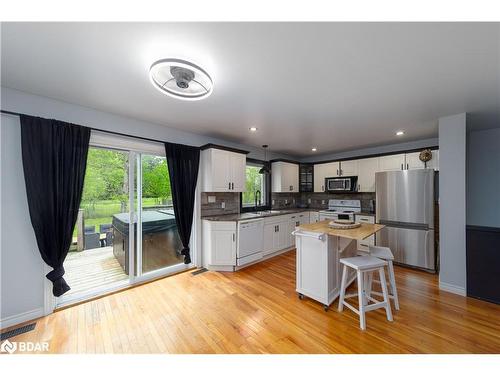 25 Elliott Street, Huntsville, ON - Indoor Photo Showing Kitchen