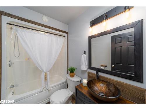 25 Elliott Street, Huntsville, ON - Indoor Photo Showing Bathroom