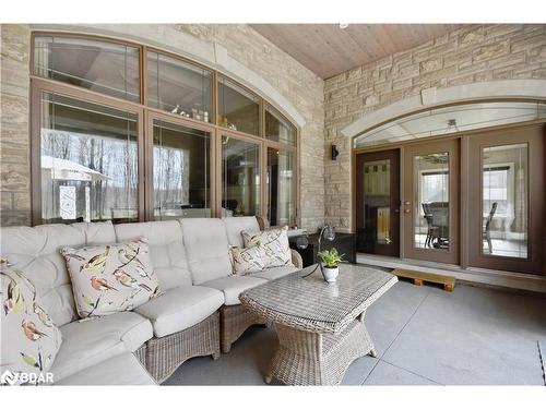 6 Oak Ridge Road, Oro-Medonte, ON - Indoor Photo Showing Living Room