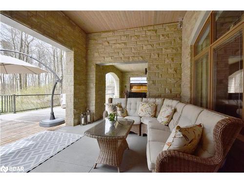 6 Oak Ridge Road, Oro-Medonte, ON - Indoor Photo Showing Living Room