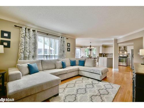 79 Maclaren Avenue, Barrie, ON - Indoor Photo Showing Living Room