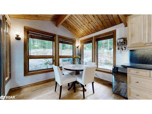 3413 Flat Rapids Lane, Severn, ON - Indoor Photo Showing Dining Room