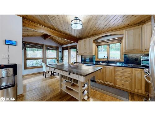 3413 Flat Rapids Lane, Severn, ON - Indoor Photo Showing Kitchen