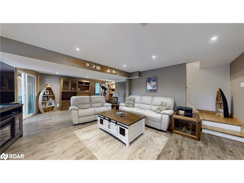 3413 Flat Rapids Lane, Severn, ON - Indoor Photo Showing Living Room