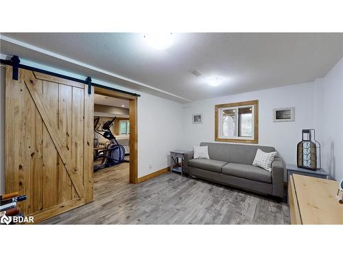 3413 Flat Rapids Lane, Severn, ON - Indoor Photo Showing Living Room