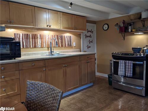 6497 Yonge Street, Churchill, ON - Indoor Photo Showing Kitchen