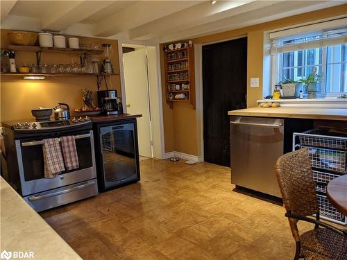 6497 Yonge Street, Churchill, ON - Indoor Photo Showing Kitchen