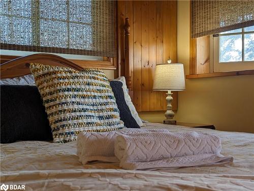 6497 Yonge Street, Churchill, ON - Indoor Photo Showing Bedroom