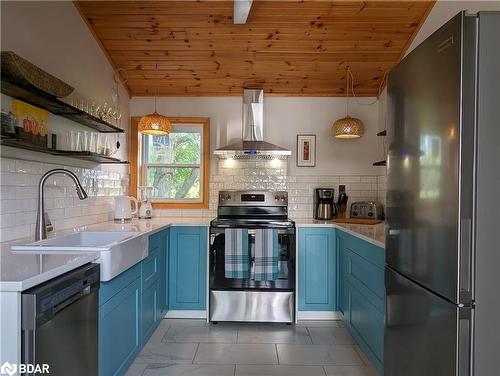 6497 Yonge Street, Churchill, ON - Indoor Photo Showing Kitchen With Stainless Steel Kitchen With Double Sink