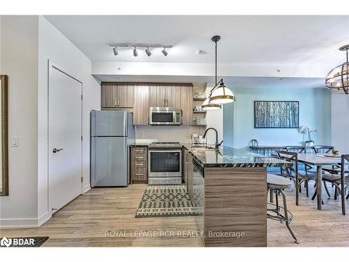 415-40 Horseshoe Boulevard, Oro-Medonte, ON - Indoor Photo Showing Kitchen