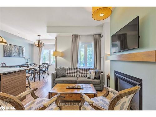 415-40 Horseshoe Boulevard, Oro-Medonte, ON - Indoor Photo Showing Living Room With Fireplace