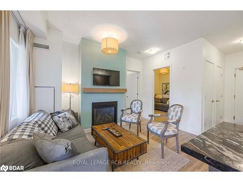 415-40 Horseshoe Boulevard, Oro-Medonte, ON - Indoor Photo Showing Living Room With Fireplace