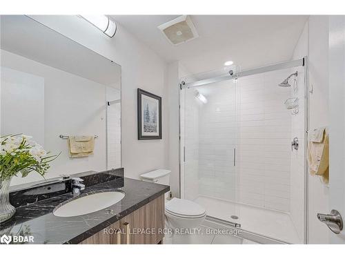 415-40 Horseshoe Boulevard, Oro-Medonte, ON - Indoor Photo Showing Bathroom