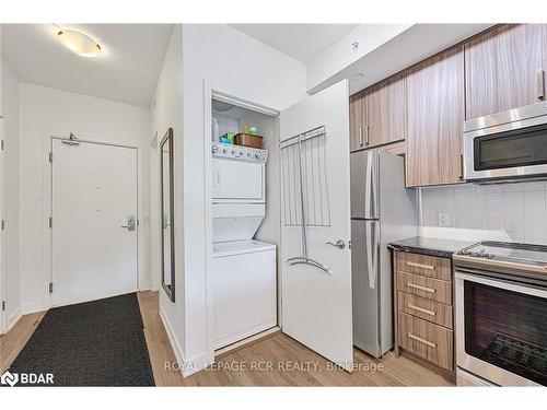 415-40 Horseshoe Boulevard, Oro-Medonte, ON - Indoor Photo Showing Kitchen