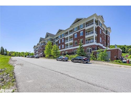 415-40 Horseshoe Boulevard, Oro-Medonte, ON - Outdoor With Facade