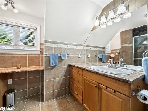 154 Brant Street E, Orillia, ON - Indoor Photo Showing Bathroom