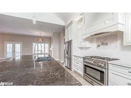 392 Cox Mill Road, Barrie, ON - Indoor Photo Showing Kitchen With Upgraded Kitchen