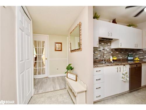 204-25 Meadow Lane, Barrie, ON - Indoor Photo Showing Kitchen With Double Sink