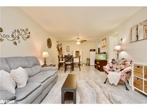 204-25 Meadow Lane, Barrie, ON - Indoor Photo Showing Living Room