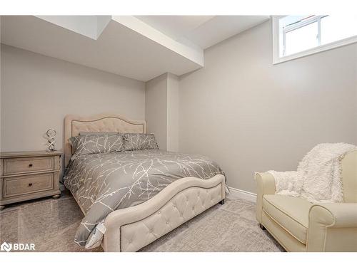 41 Landscape Drive, Oro-Medonte, ON - Indoor Photo Showing Bedroom