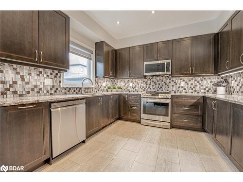 41 Landscape Drive, Oro-Medonte, ON - Indoor Photo Showing Kitchen With Upgraded Kitchen