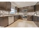 41 Landscape Drive, Oro-Medonte, ON  - Indoor Photo Showing Kitchen With Upgraded Kitchen 