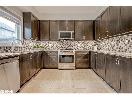 41 Landscape Drive, Oro-Medonte, ON - Indoor Photo Showing Kitchen With Upgraded Kitchen