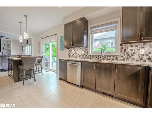 41 Landscape Drive, Oro-Medonte, ON - Indoor Photo Showing Kitchen With Double Sink