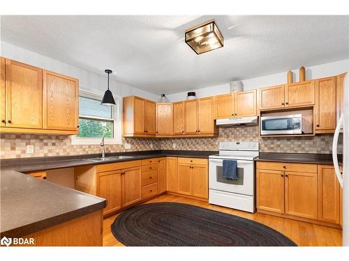 501 Golf Course Road, Powassan, ON - Indoor Photo Showing Kitchen