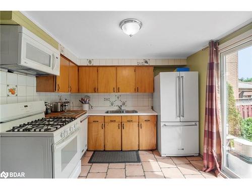 3098 Given Road, Cooksville, ON - Indoor Photo Showing Kitchen With Double Sink