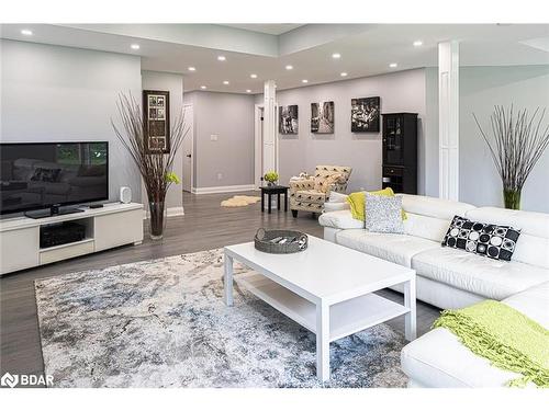 37 Muirfield Drive Drive, Barrie, ON - Indoor Photo Showing Living Room