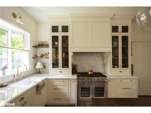 42 Burton Avenue, Barrie, ON - Indoor Photo Showing Kitchen