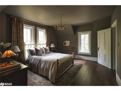 42 Burton Avenue, Barrie, ON - Indoor Photo Showing Bedroom