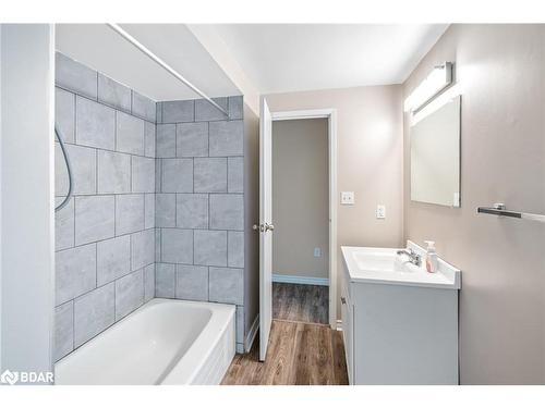 178-195 Denistoun Street, Welland, ON - Indoor Photo Showing Bathroom