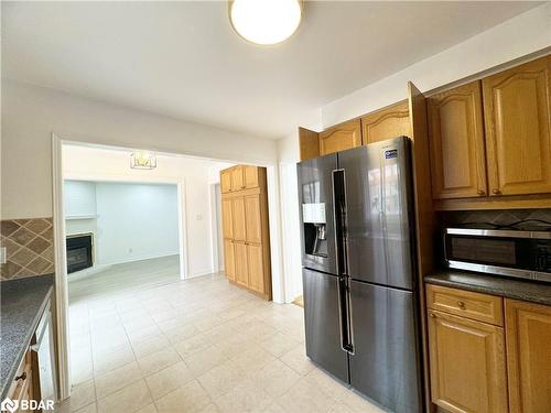 6 Carruthers Crescent, Barrie, ON - Indoor Photo Showing Kitchen