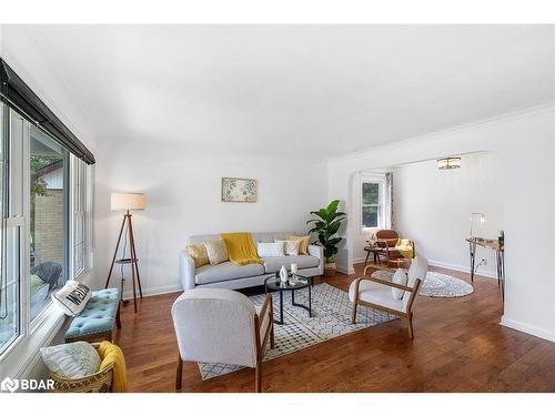 56 South Street, Orillia, ON - Indoor Photo Showing Living Room