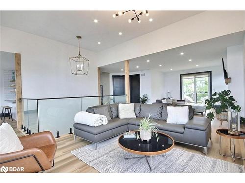 171 Fox Street, Penetanguishene, ON - Indoor Photo Showing Living Room