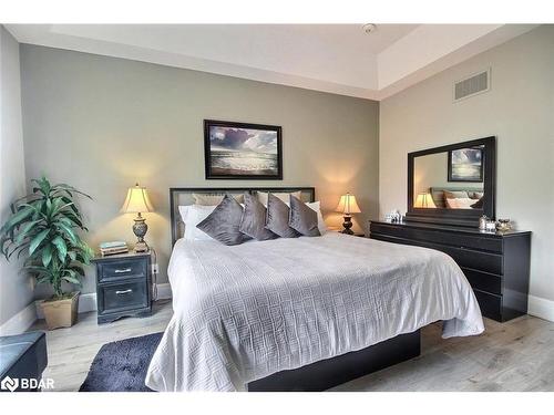 76 Old Mosley Street, Wasaga Beach, ON - Indoor Photo Showing Bedroom