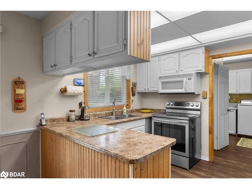 39 Grandview Crescent, Oro-Medonte, ON - Indoor Photo Showing Kitchen With Double Sink