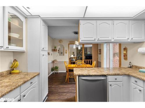 39 Grandview Crescent, Oro-Medonte, ON - Indoor Photo Showing Kitchen