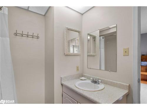 39 Grandview Crescent, Oro-Medonte, ON - Indoor Photo Showing Bathroom