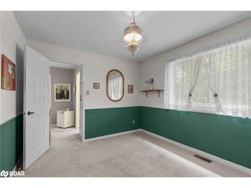 39 Grandview Crescent, Oro-Medonte, ON - Indoor Photo Showing Other Room