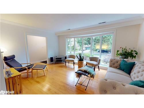 16 Westminster Avenue, Guelph, ON - Indoor Photo Showing Living Room