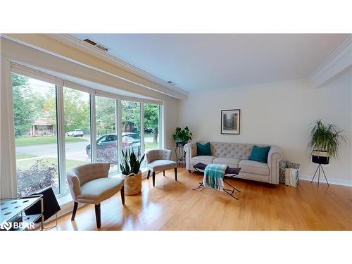 16 Westminster Avenue, Guelph, ON - Indoor Photo Showing Living Room