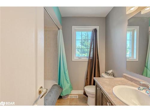 31 Megan Crescent, Barrie, ON - Indoor Photo Showing Bathroom